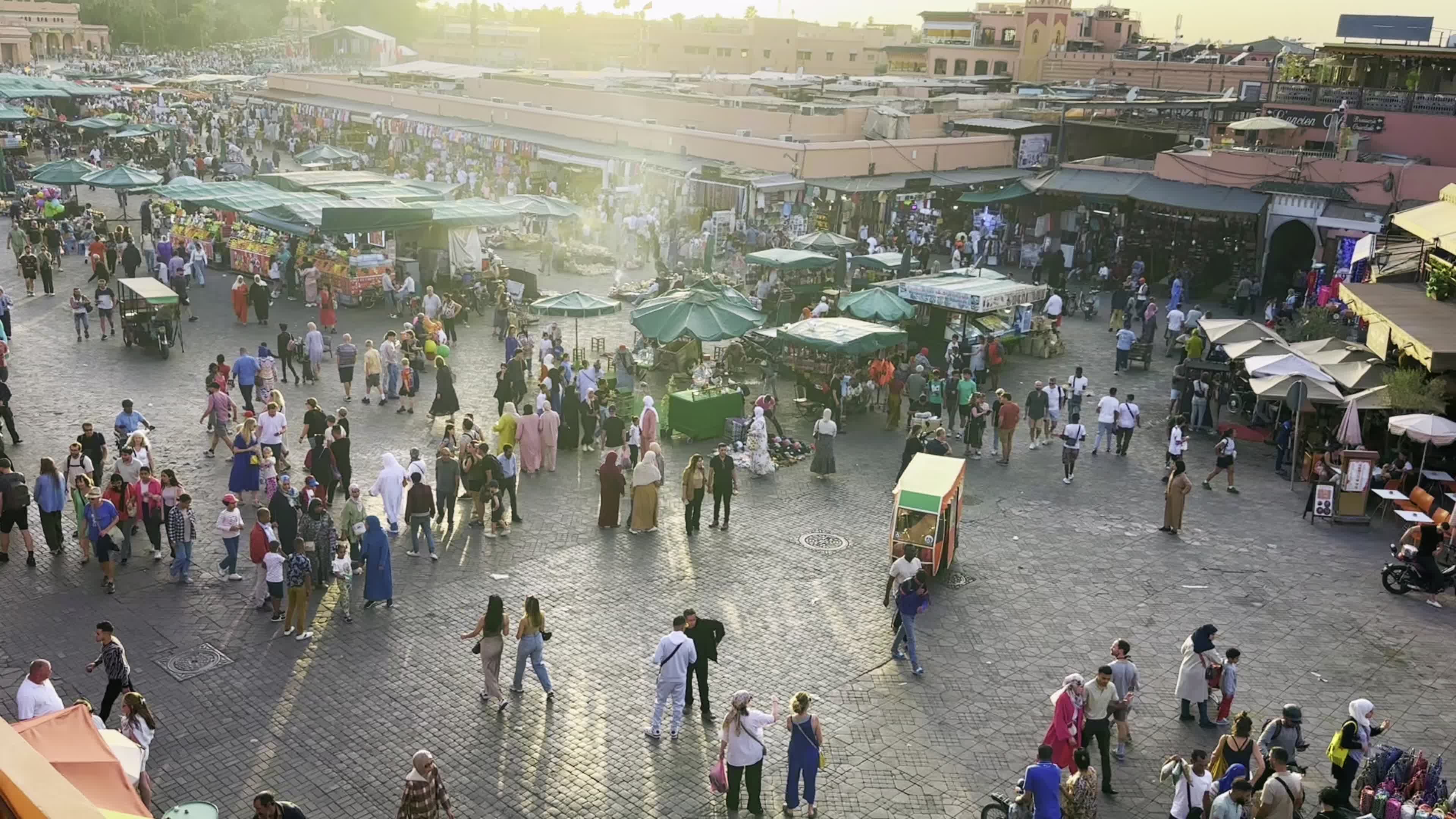 🛕红色皇城:马拉喀什摩洛哥四大皇城之一,历史上多次成为摩洛哥首都