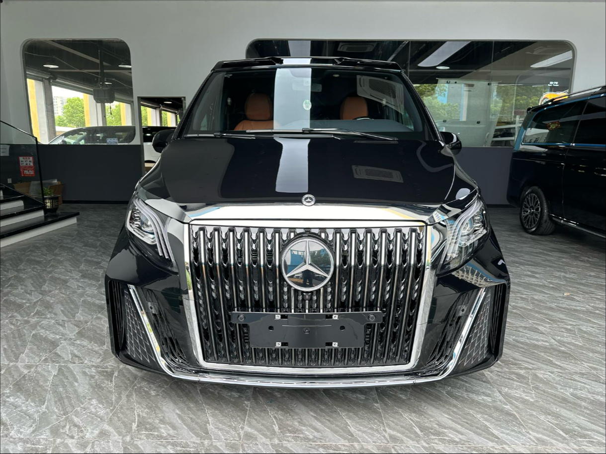 奔驰尊贵七座商务车