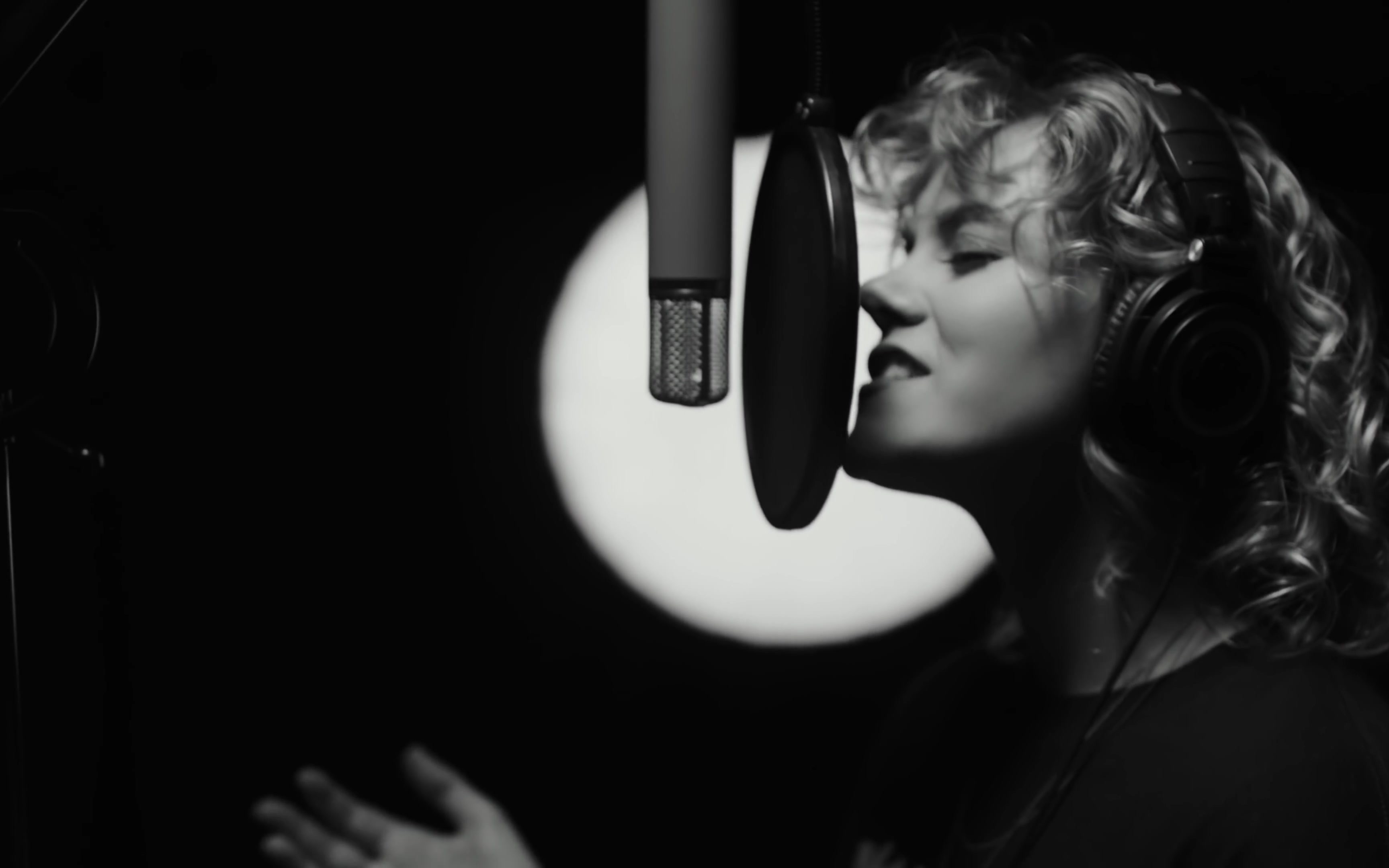 [图]Taya Smith- I Surrender - Hillsong Worship