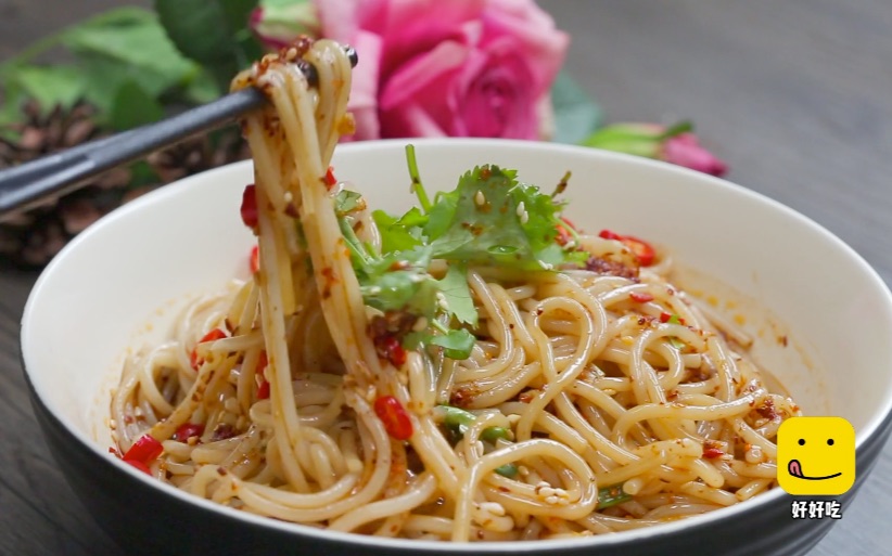 好吃到尖叫的菌油红米线,又辣又香,1分钟学会!