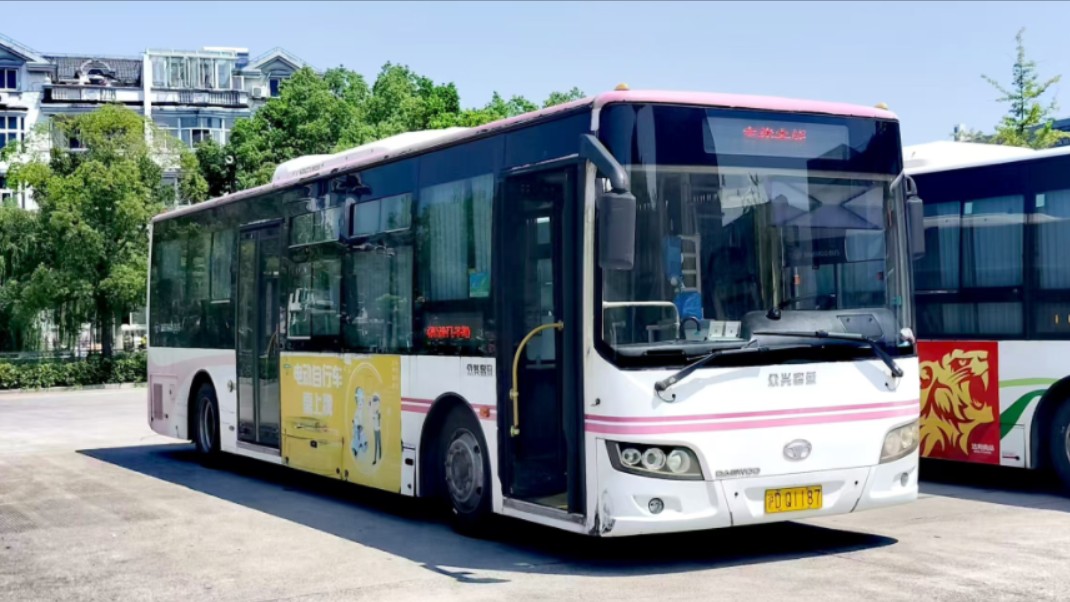 (众兴客运)上海青华专线公交车万象大宇sxc6110gbev3运行随拍(新府