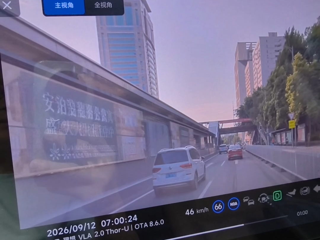 别吹理想OTA8.6蒸馏版本啦！20公里通勤路上的老问题一个没改过来：无效变道，实线变道，无法识别ETC，ETC抬杠静止不动，选错道路，行驶寻迹偏差。