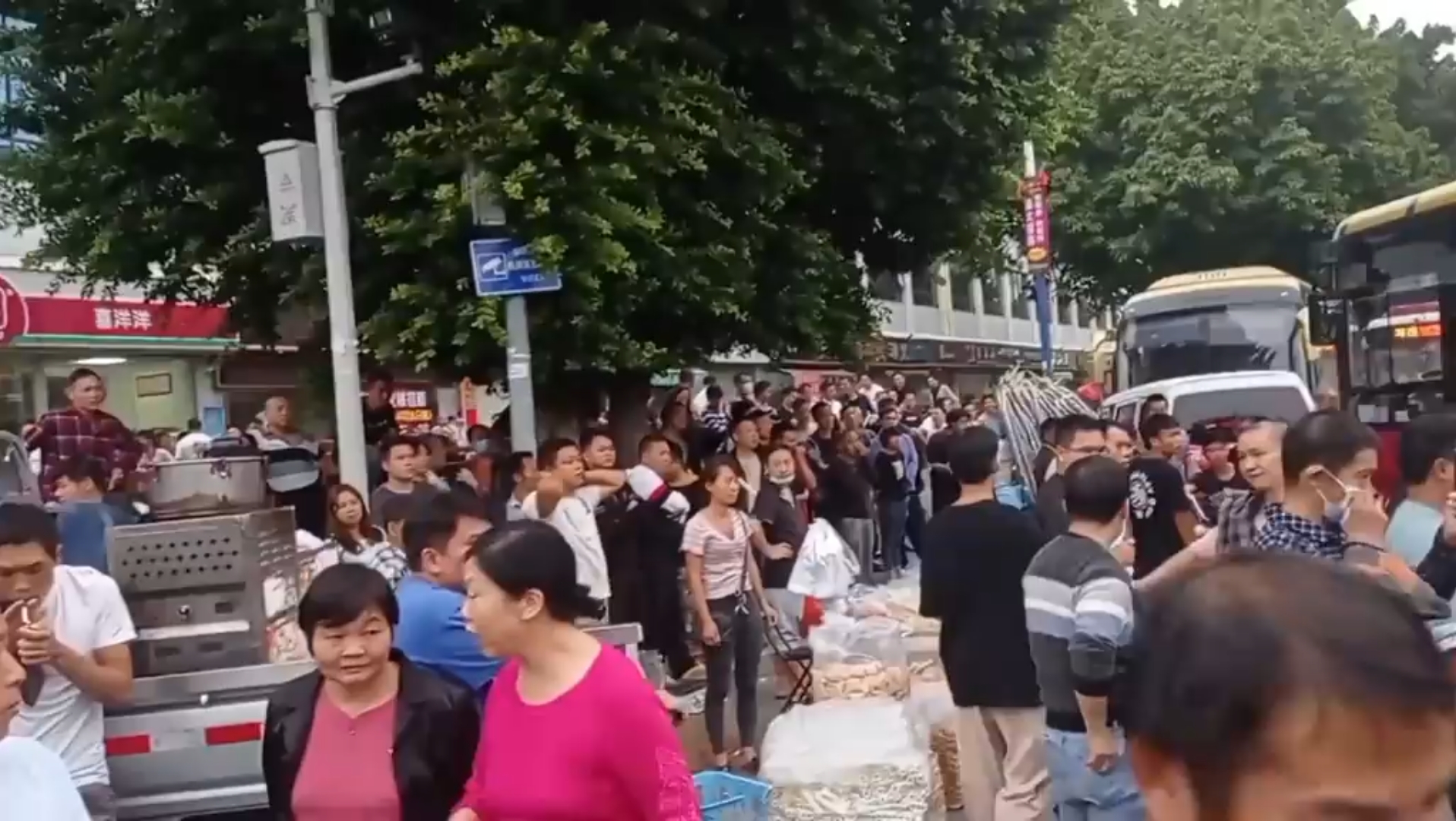 [图]广州白云区嘉禾望岗日结大神基地，每天几大车拉进厂，日结 工资高吗？为什么不做长期工呀！