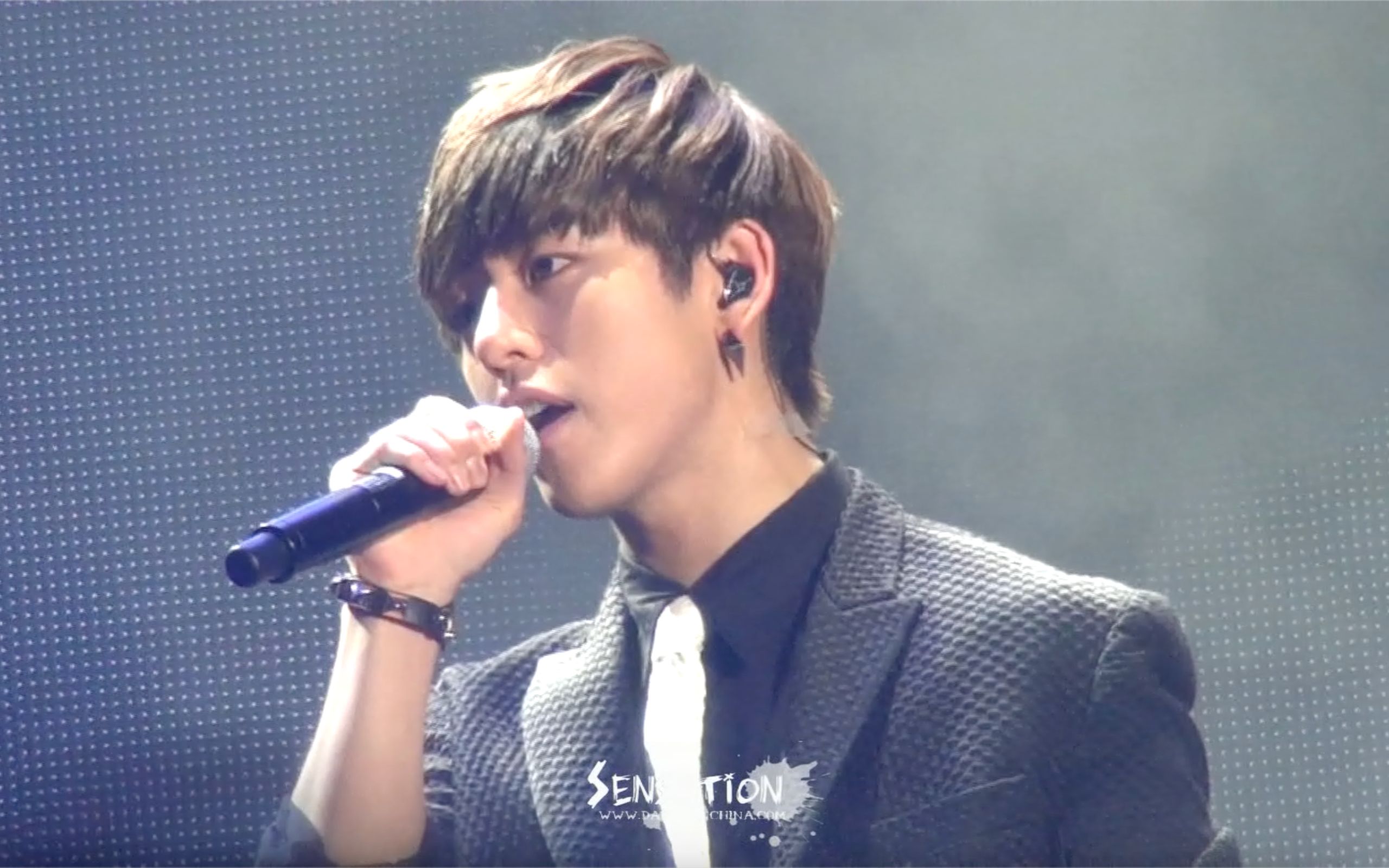 [图]【DHCN】130622 Live On Earth in HK - I Belive i can fly (Daehyun Focus)