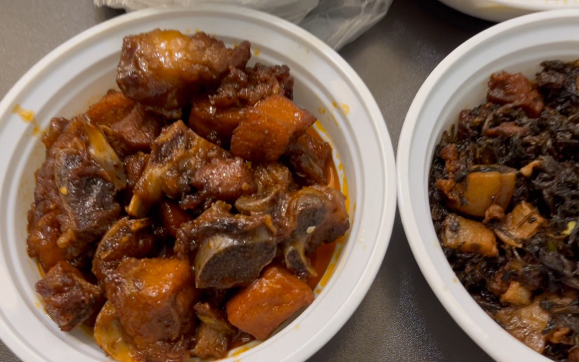 今天午餐和老公吃外卖糖醋排骨77梅菜扣肉77干锅花菜77鸡蛋豆腐