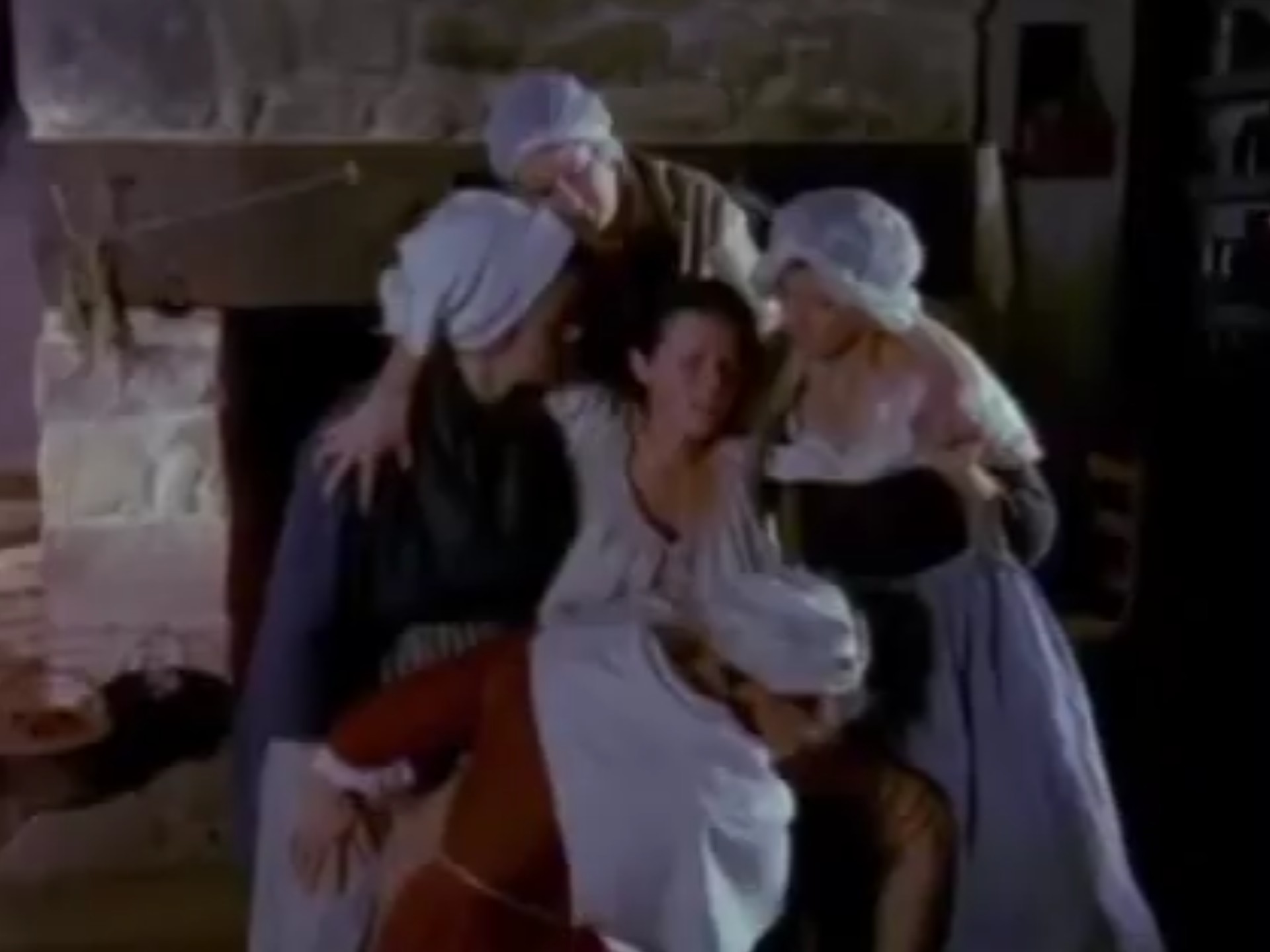 孕妇站立分娩,助产士影视剪辑