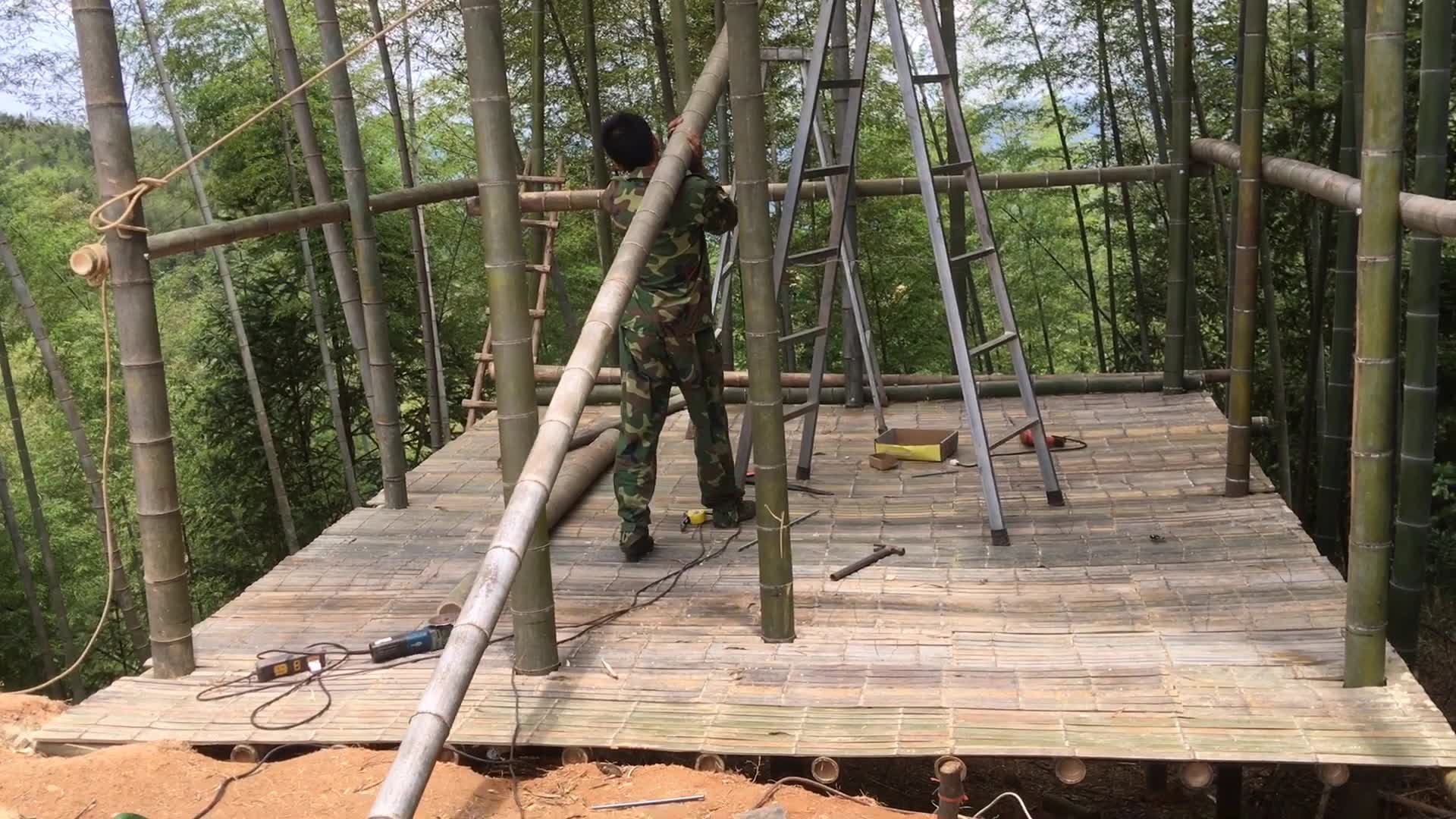 竹屋屋顶框架制作完成了