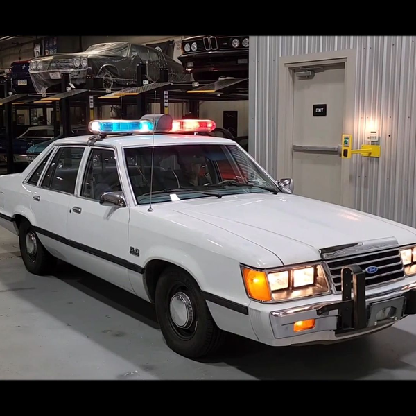 80年代美国福特LTD LX警车復古警灯展示(1984年车型)_哔哩哔哩_ 