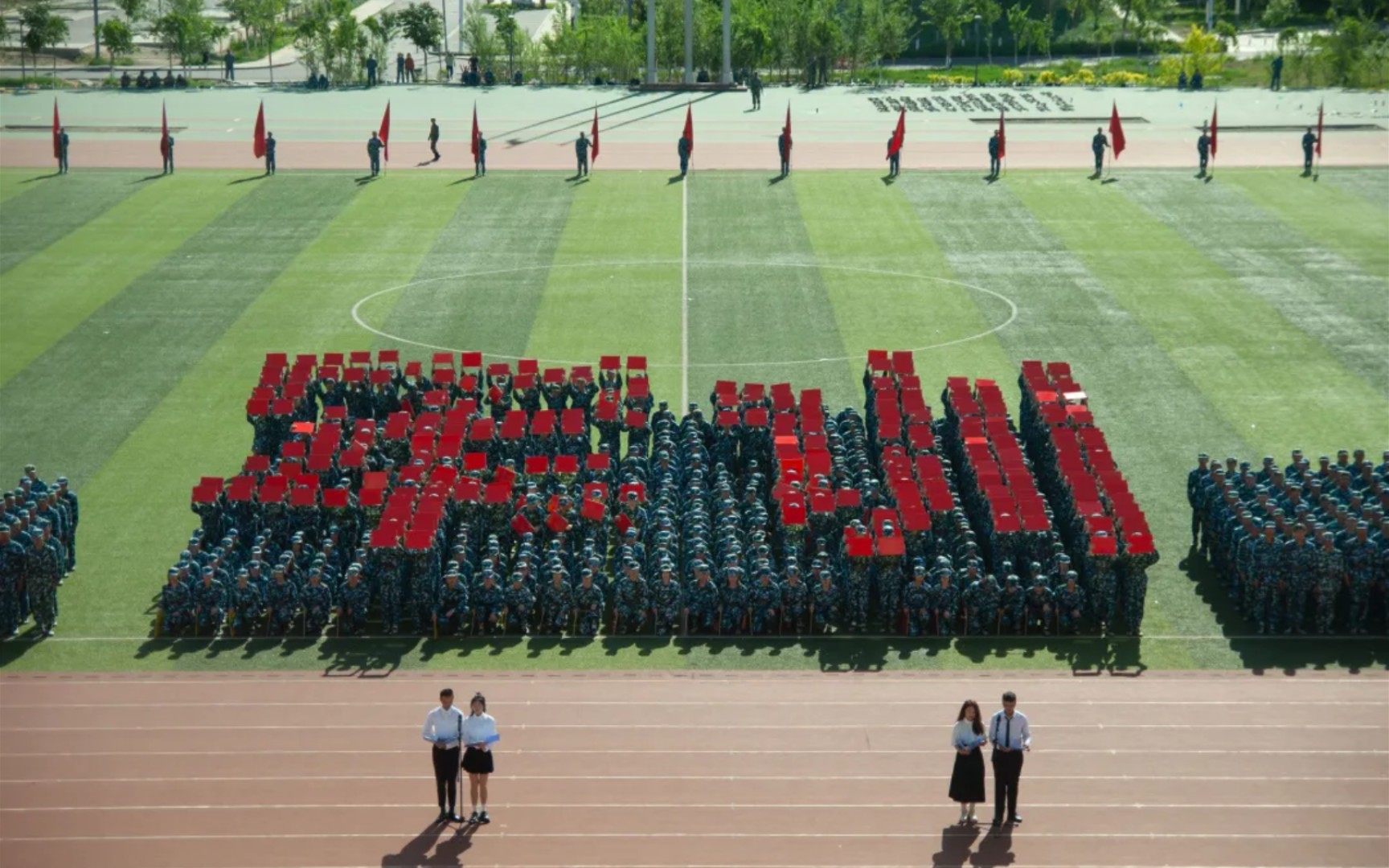 [图]中国石油大学（北京）克拉玛依校区2021级军训 愿石大学子，不负青春，不负韶华，不负时代。青春有我，砥砺前行。