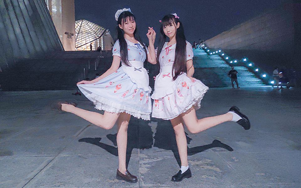 小女仆溜出家门广场尬舞78callmecallme