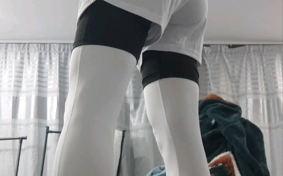 高弹体育生的大长腿