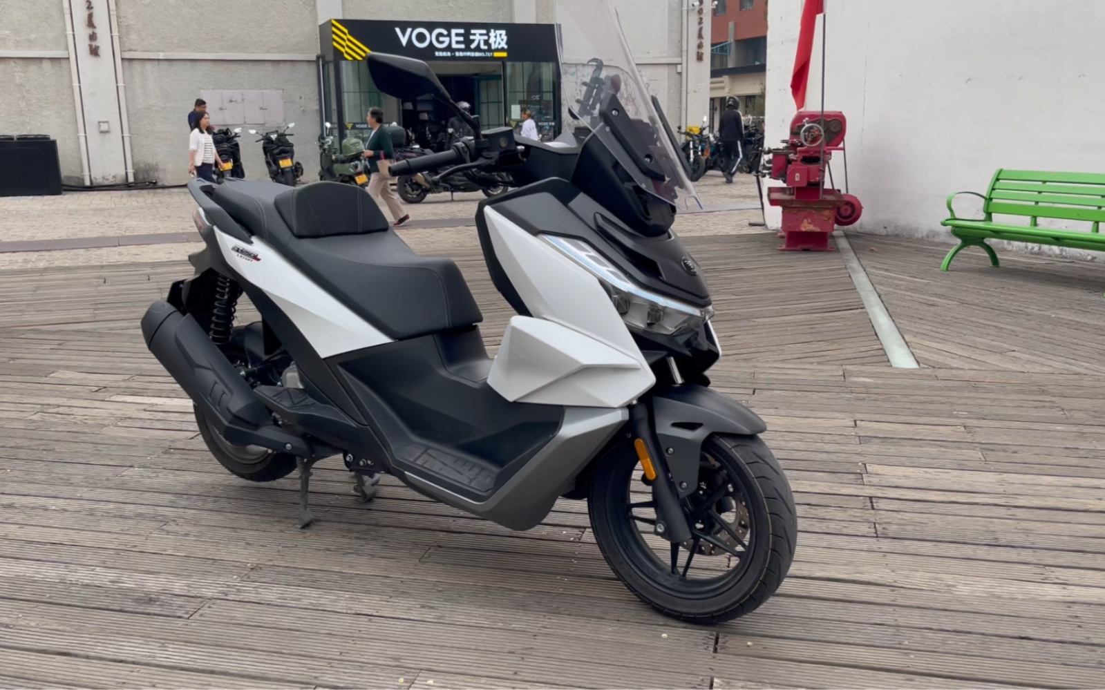 玩改装刀哥测评万众期待无极gt250踏板车