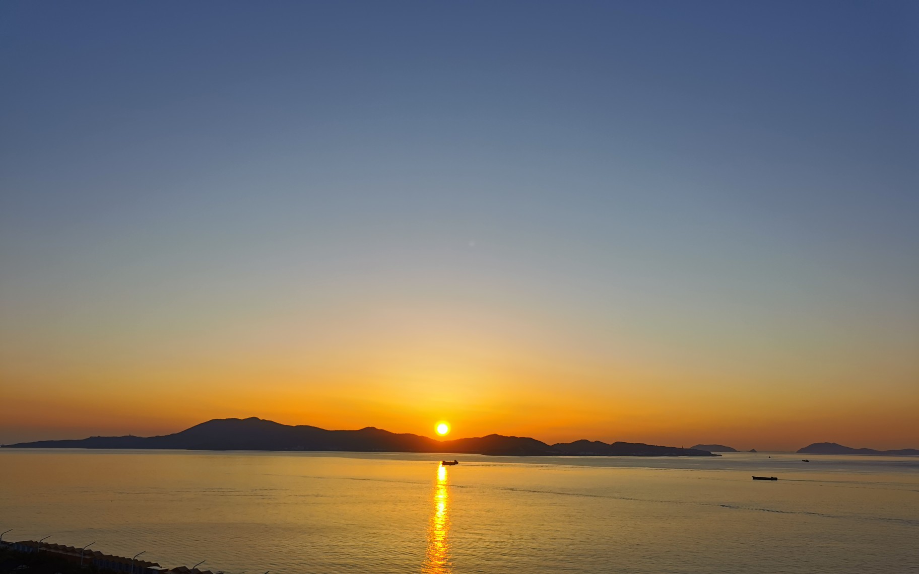 日出 2020.04.28摄于舟山希尔顿酒店