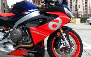 Скачать видео: 中量级仿赛 Aprilia RS 660 台湾车友细节、试驾分享，100匹的双缸快感！