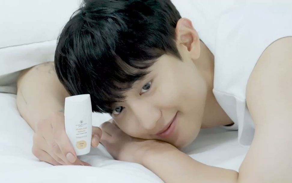 【朴灿烈】清纯男大好诱惑!菲律宾彩妆个资ever bilena产品宣传