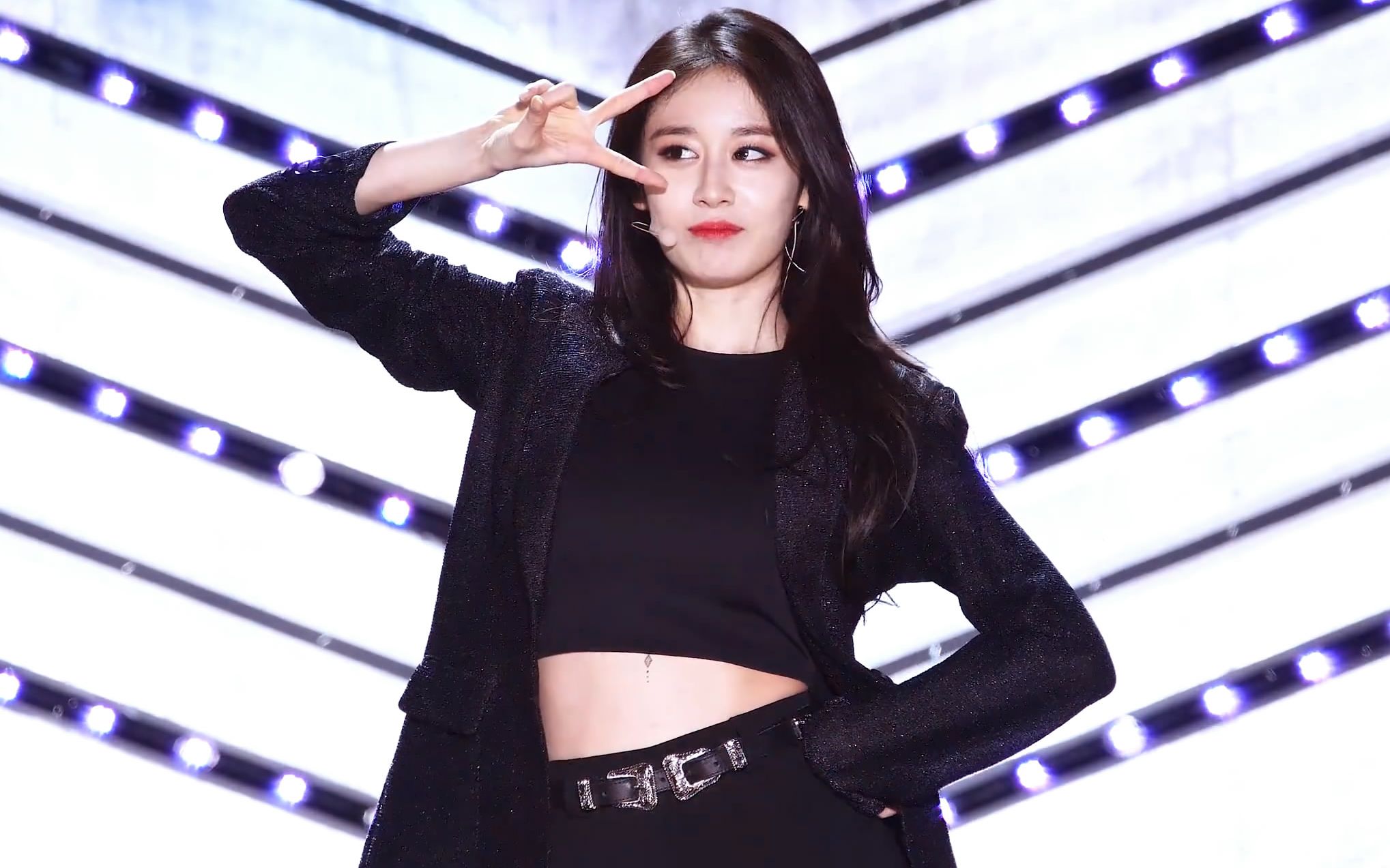 tara 主领舞的威严 朴智妍的撩人笑容大放送 roly poly&lovey dovey