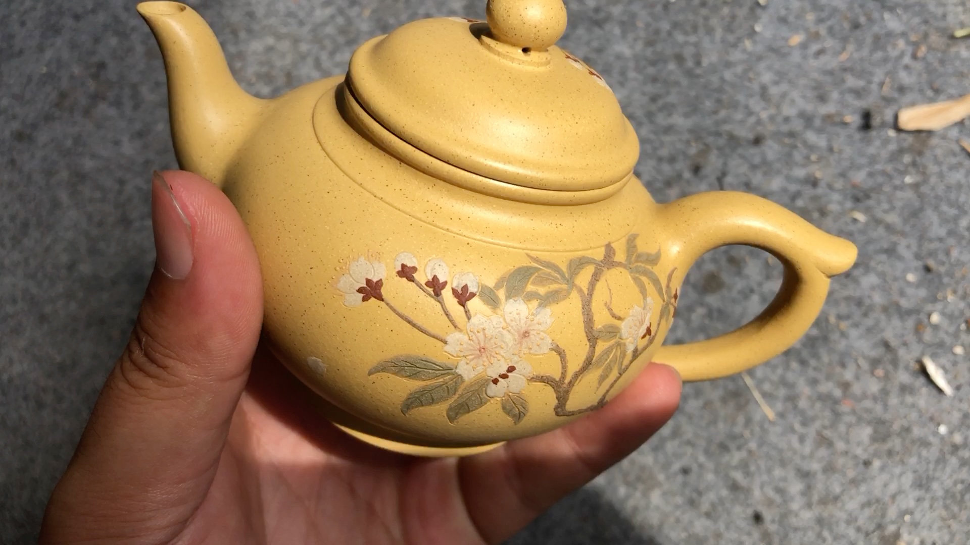 堆绘的紫砂壶,笑樱,看着还可以吧,期待下一款堆绘作品!