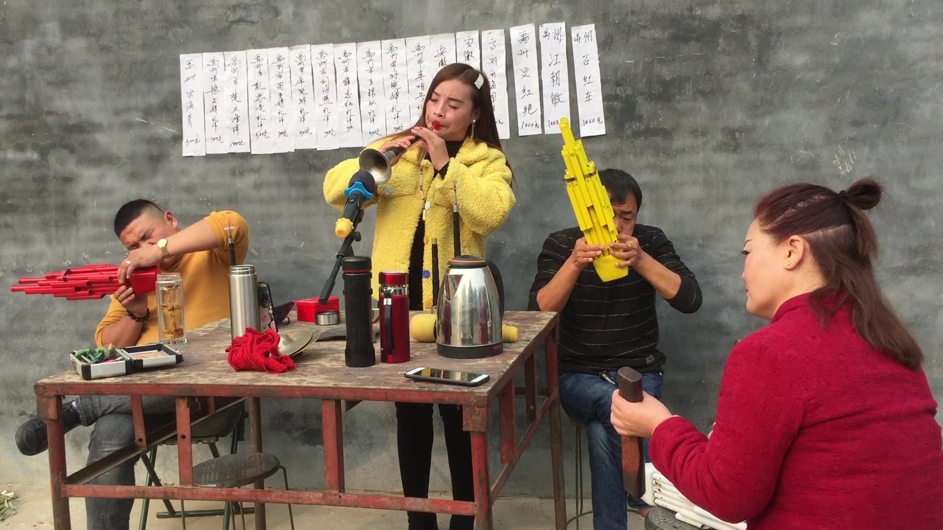 民间精彩唢呐吹奏,美女吹得真好听