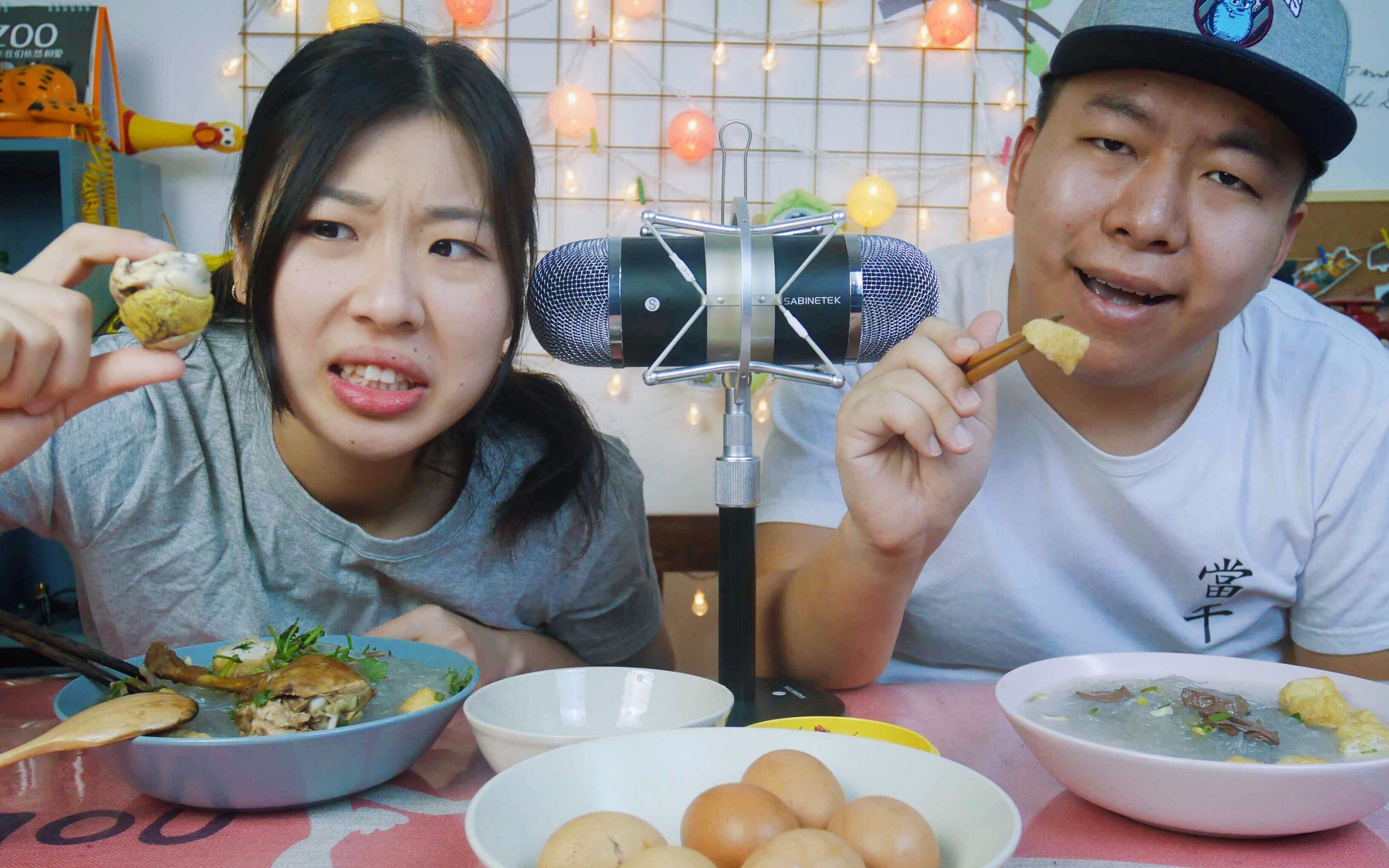 大胖和软软毛鸡蛋活珠子吃完忍不住就吐了的软软情侣吃货吃播热爱美食