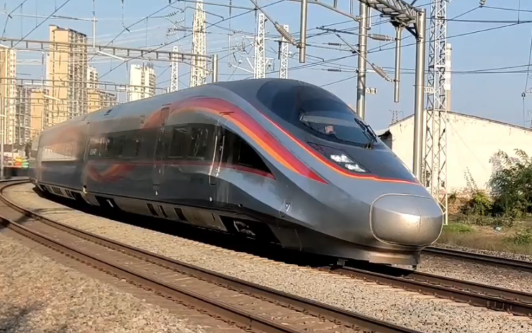 【时隔十年西安站再次迎来真动车】【西安站首次迎来复兴号cr400af-z