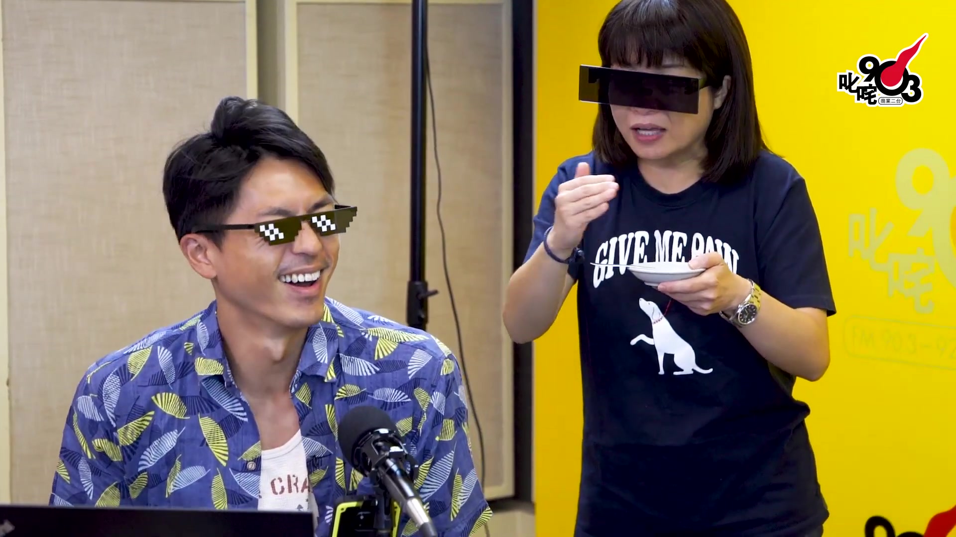 识货之人森美试食橄榄味梳打饼20190829早霸王主持森美小仪marco