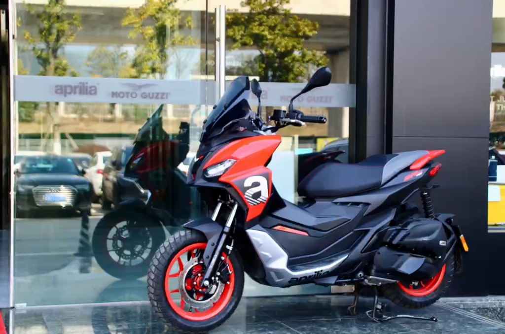 帅气的跨界踏板aprilia sr gt 200#机车 #爱机车爱生活 #dou是好车