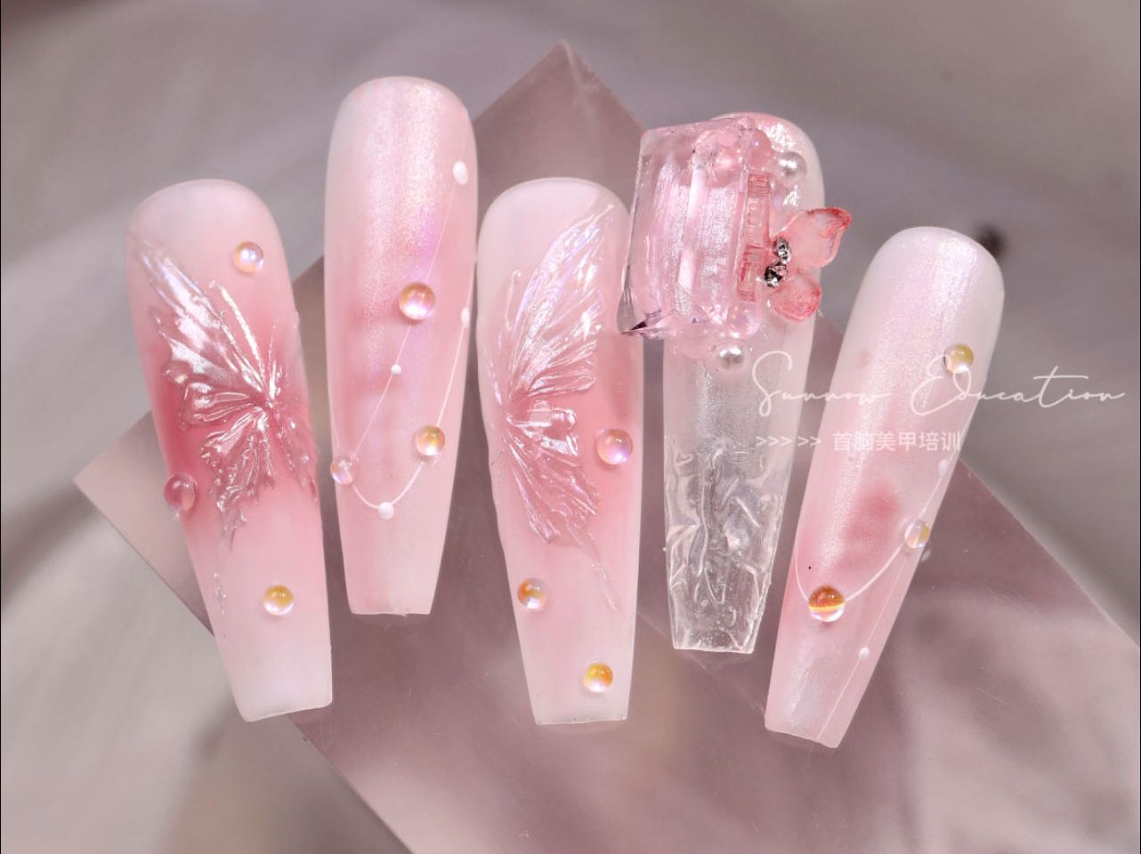 好piu亮96极光蝴蝶腮红美甲