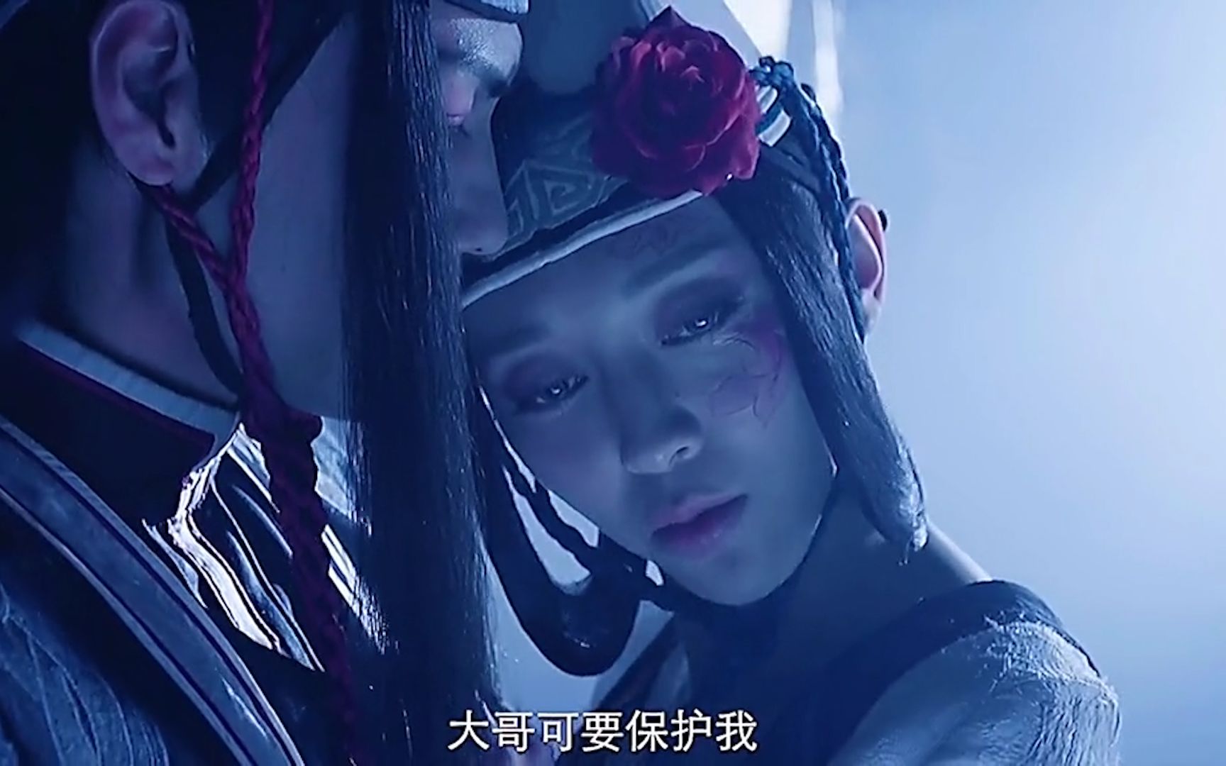 白无常胆子居然比我还小,靠在大哥怀里撒娇:你可要保护我!