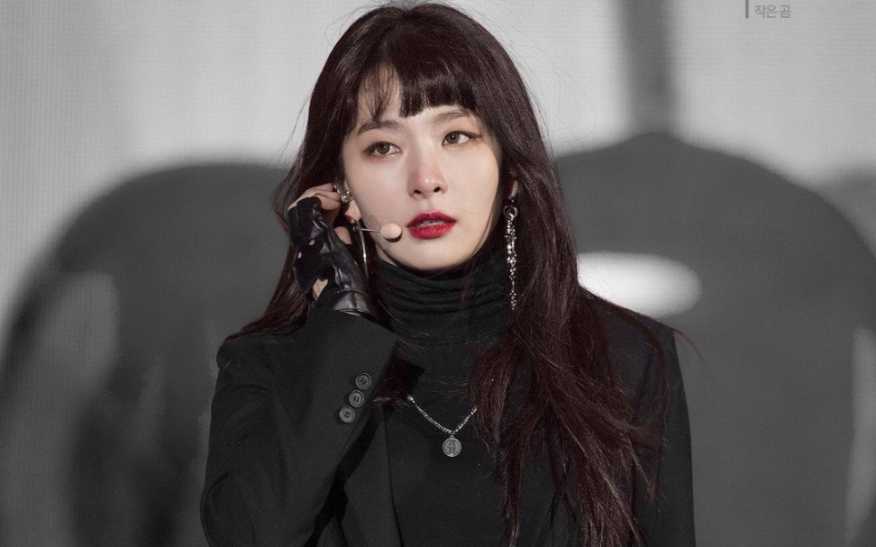 『姜涩琪』大型圈粉现场,超帅西装bad boy直拍