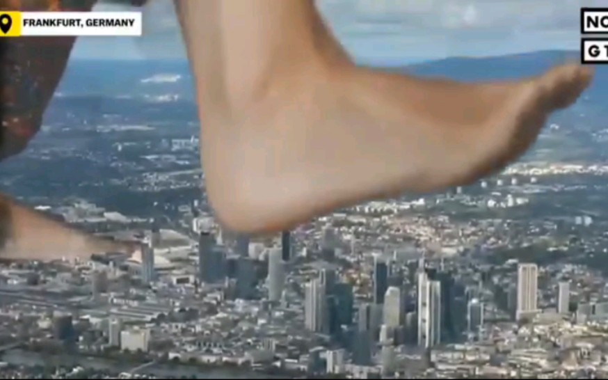 千米级女巨人踩城市片段