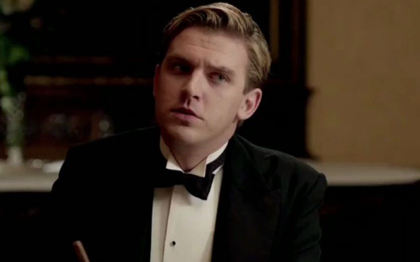 唐顿庄园:matthew用前未婚妻遗产挽救唐顿庄园打理庄园,与老爷的管理