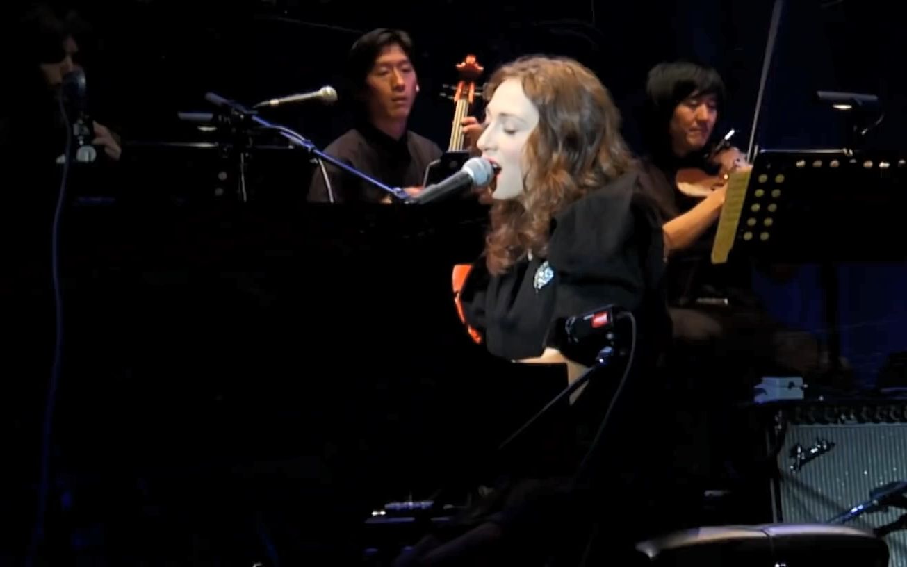 [图]创作才女歌手 Regina Spektor《Fidelity》live