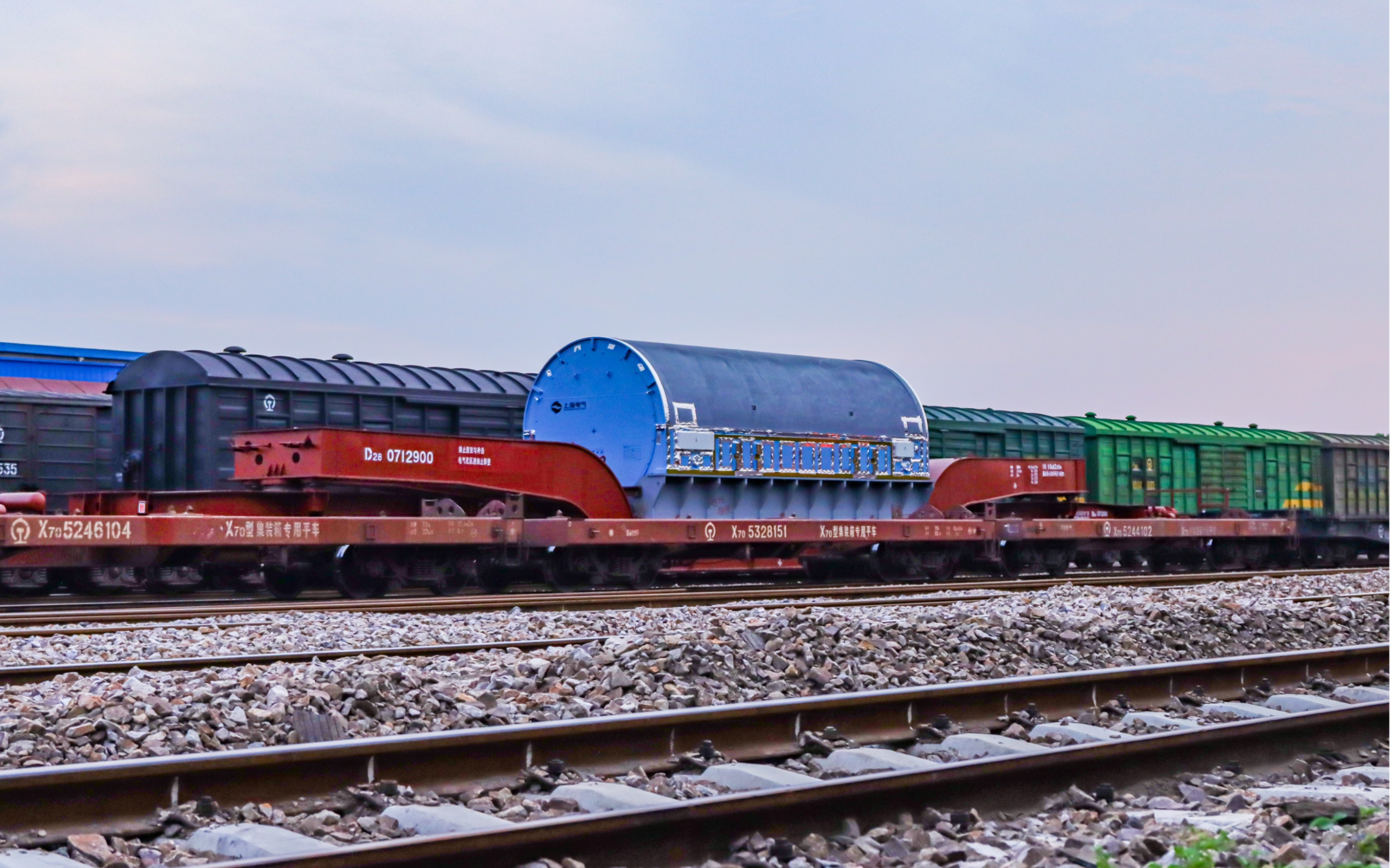 【超级超限·大件运输】全路仅两辆的d28型凹底平车下沪昆!