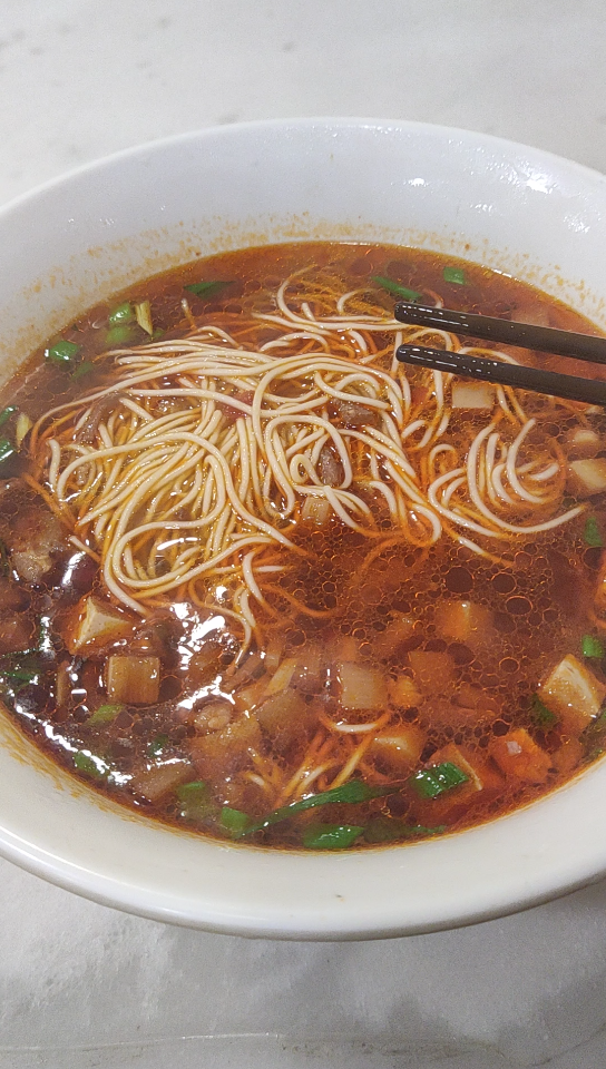 今天来个苏式面馆辣三丁面.