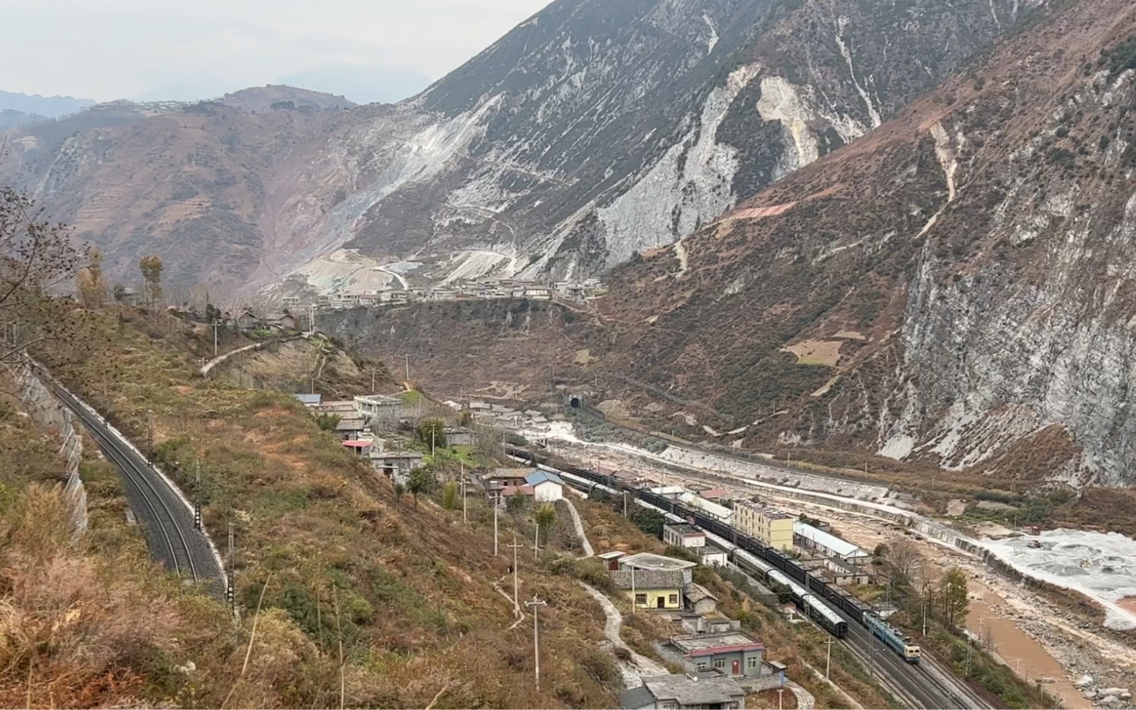 成昆铁路乃托展线拍车集锦