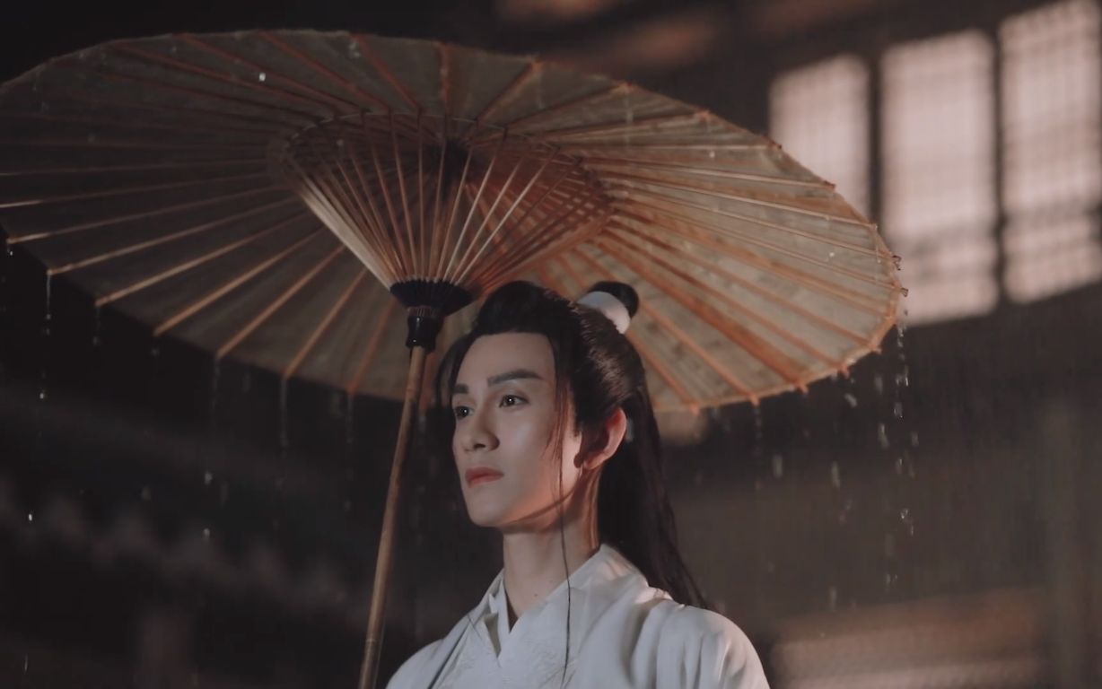 用《不由》的方式打开朱赞锦国风大片