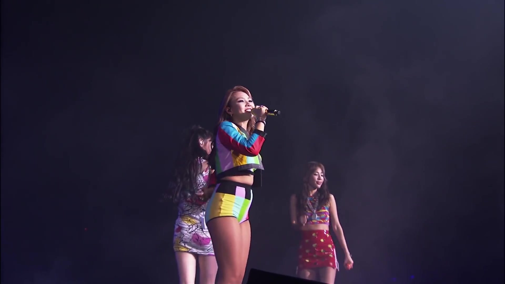 [图]"重复循环的2NE1现场" 2NE1 - GOTTA BE YOU + DO YOU LOVE ME LIVE PERFORMANCES