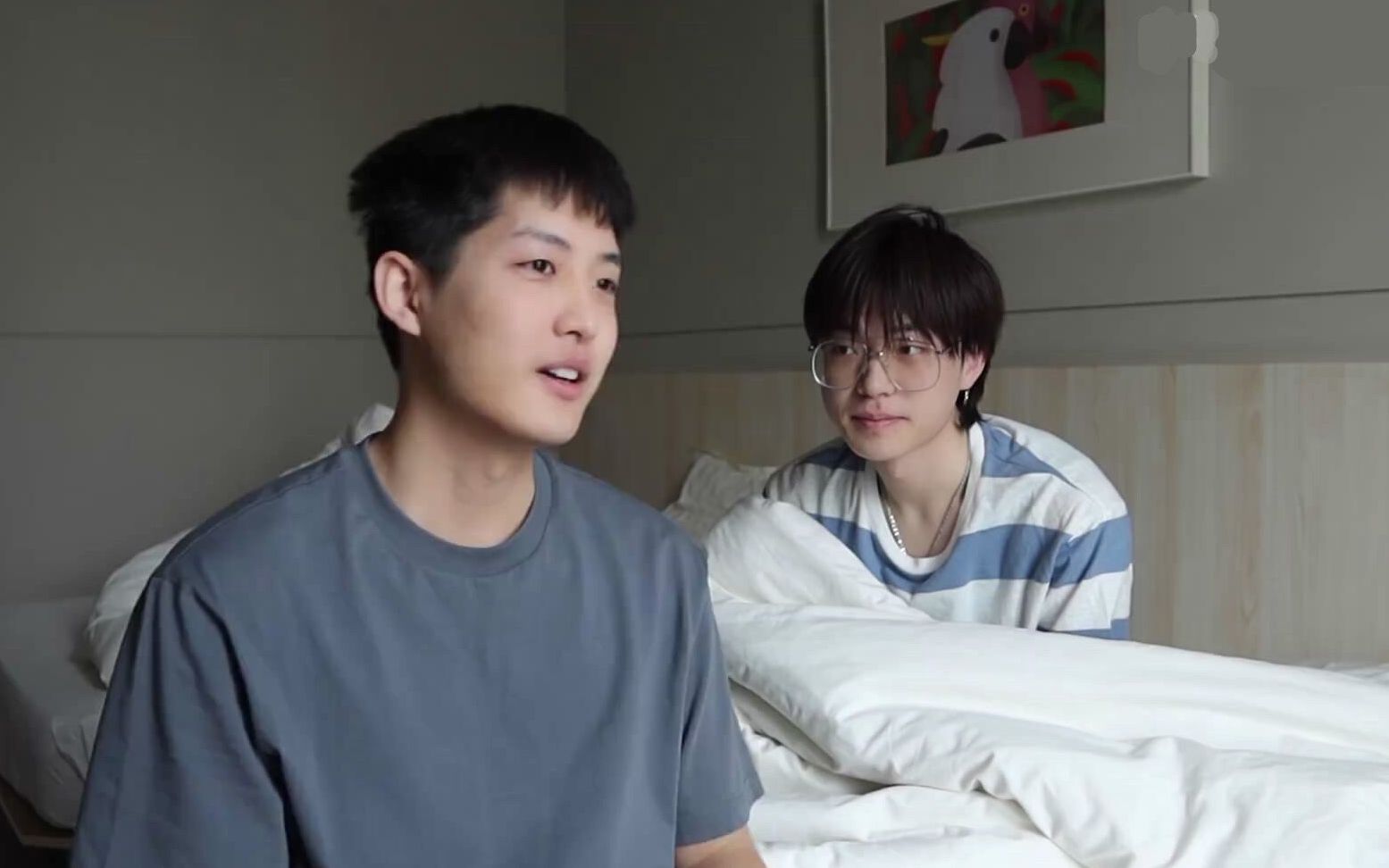 【高冷小姜/张无畏】这算睡觉觉了吧~(bushi)被姜邀请去开房的小张!