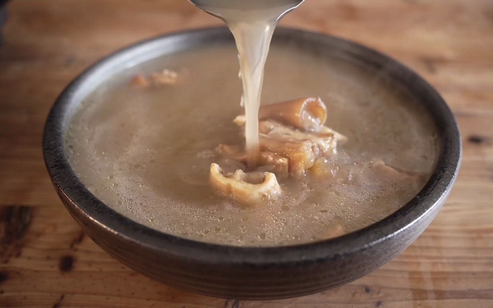 药膳牛脚汤,get食补,必学药膳汤.@头条美食