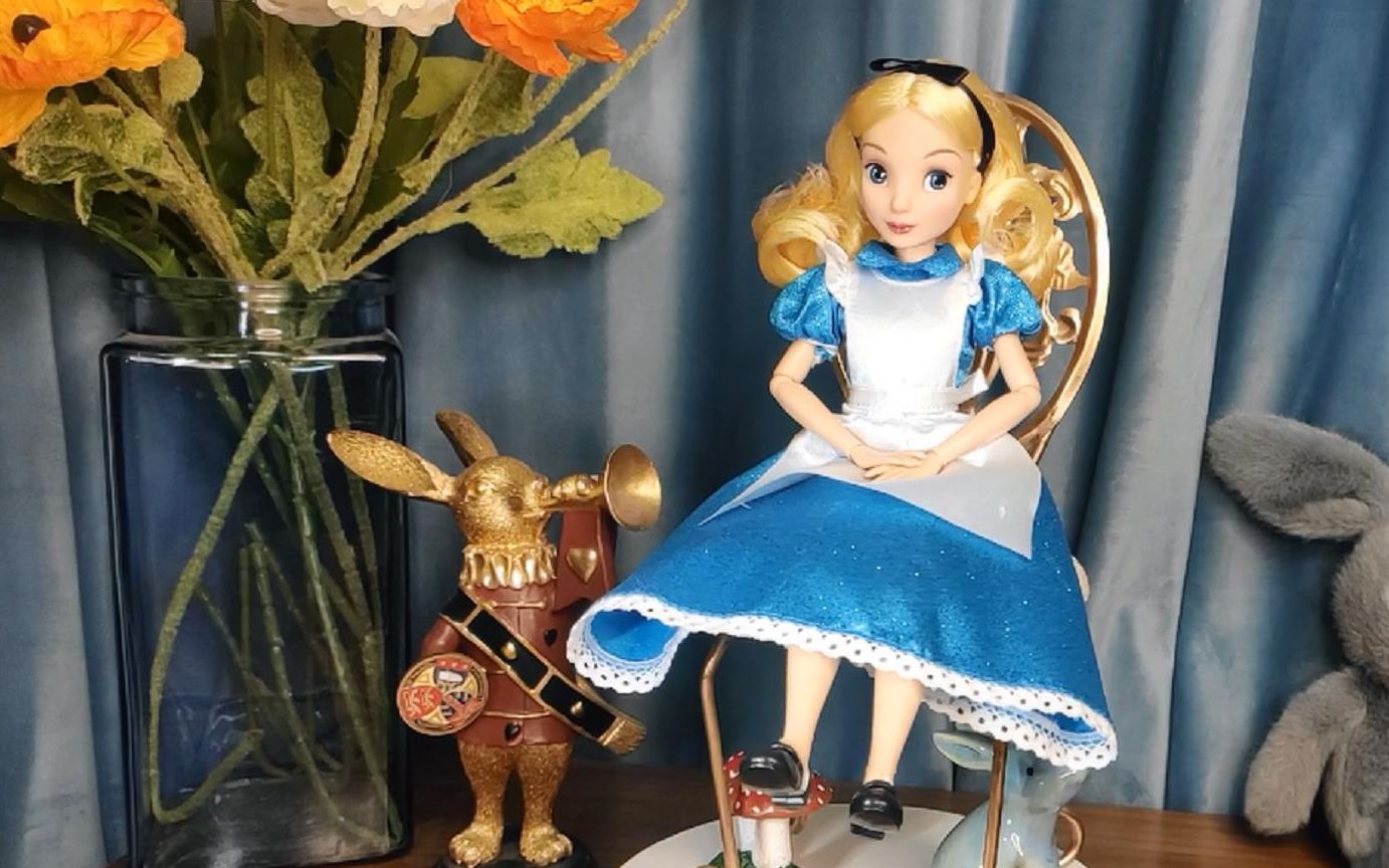 迪士尼2020动画版爱丽丝娃娃玩具开箱测评