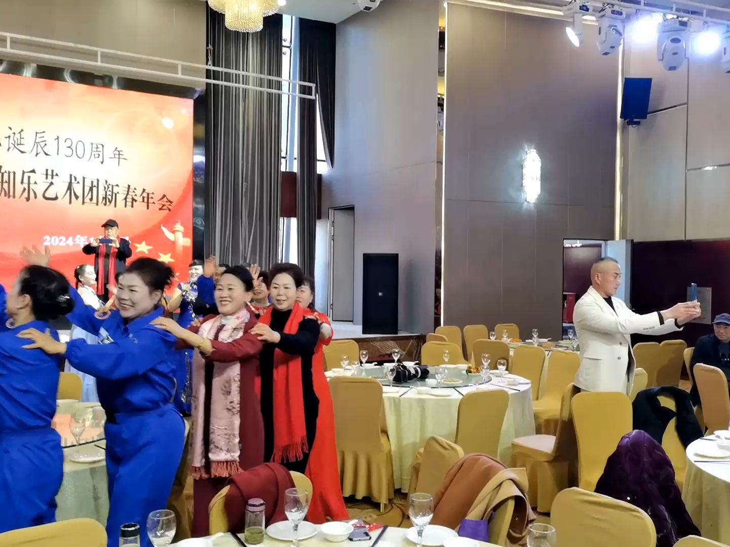 艺术团 年会经典摇滚老歌 嗨翻全场的 站台