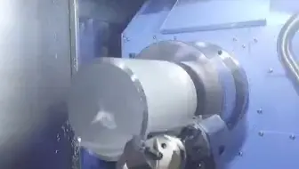 如今德国已经有9轴加工了！我们国家的机械技术也要不断进步呀