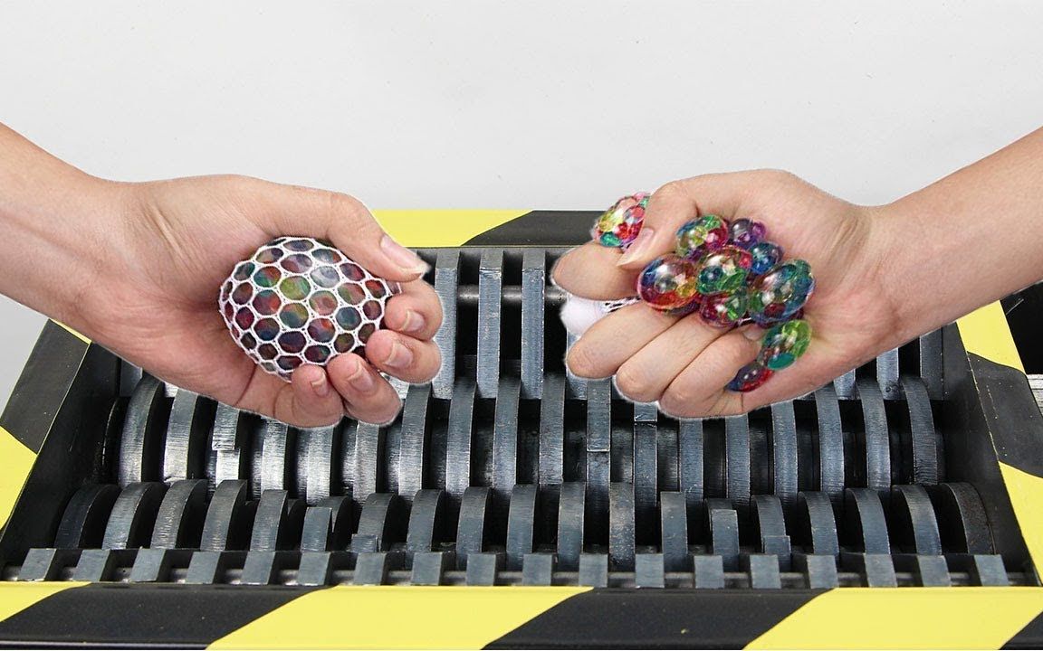 用疯狂粉碎机碾碎orbeez水晶球和水晶球蛙thecrusher