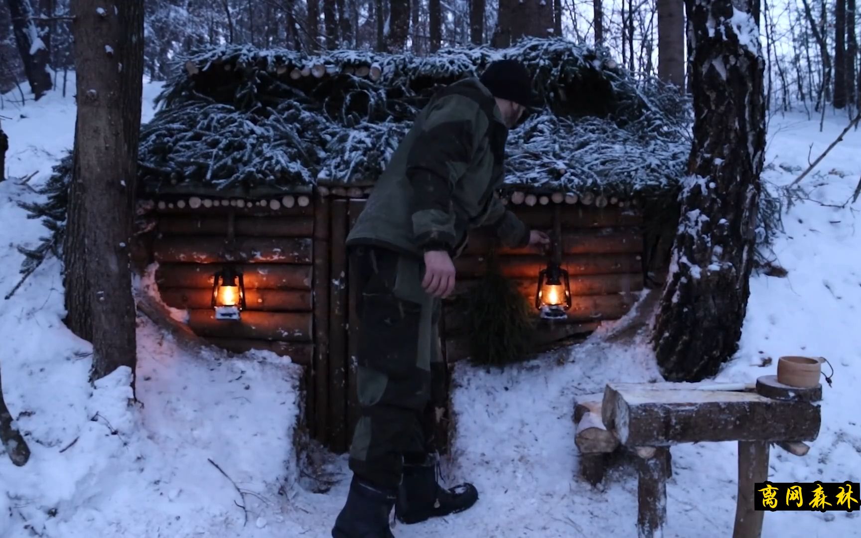 进入天寒地冻的森林,建造一套雪屋来居住,感觉住着还挺奢华!-别利切夫在极地-别利切夫在极地-哔哩哔哩视频