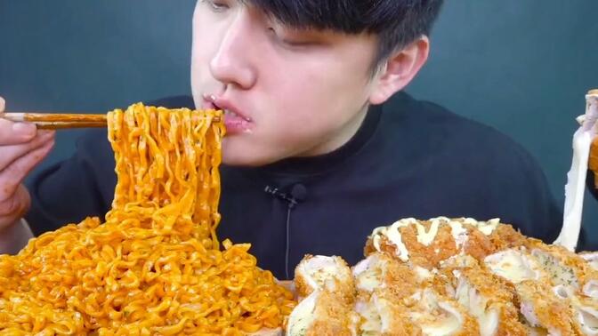 韩国吃货小哥,吃美味的火鸡-哔哩哔哩_bilibili