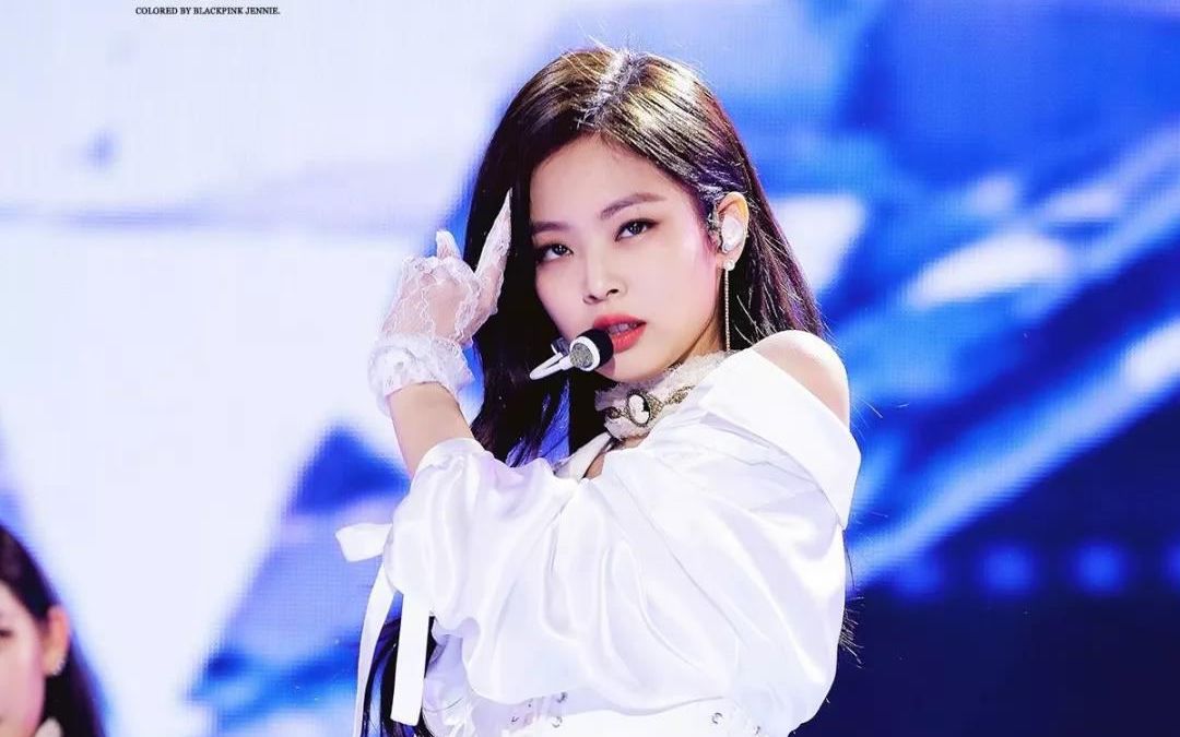 jennie的黑天鹅和白月光一起solo,你选谁?