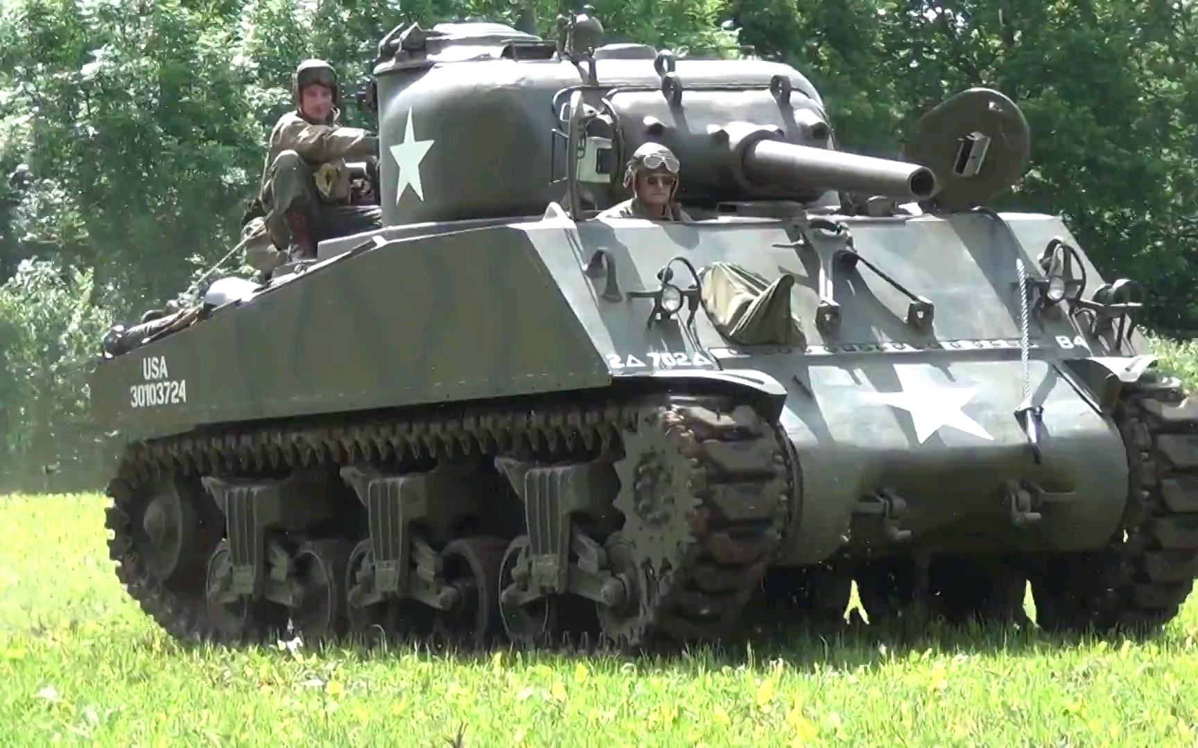 军事装备m4a3谢尔曼坦克105mm型美国m5a1stuart斯图亚特轻型坦克布伦