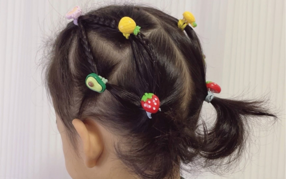 三岁女孩理发发型图片