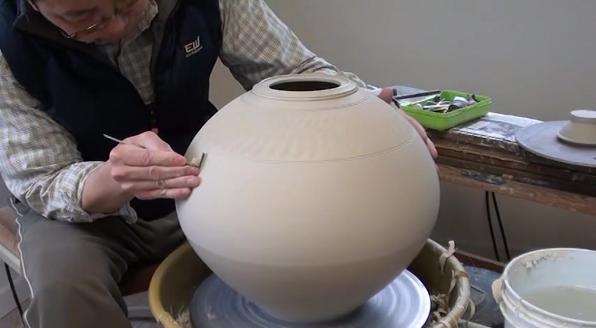 35. Making  Trimming a Large Porcelain Covered  Lidded Jar with HsinChuen Lin哔哩哔哩bilibili