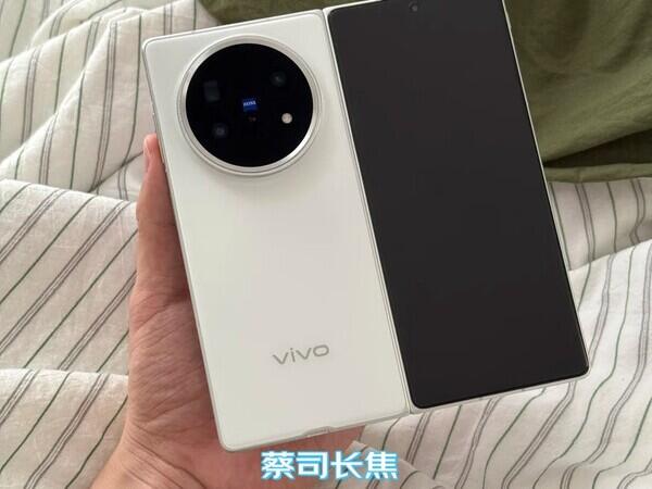 vivo X Fold5 16GB+512GB 钛度217g超轻薄等效6000mAh蓝海电池超可靠三